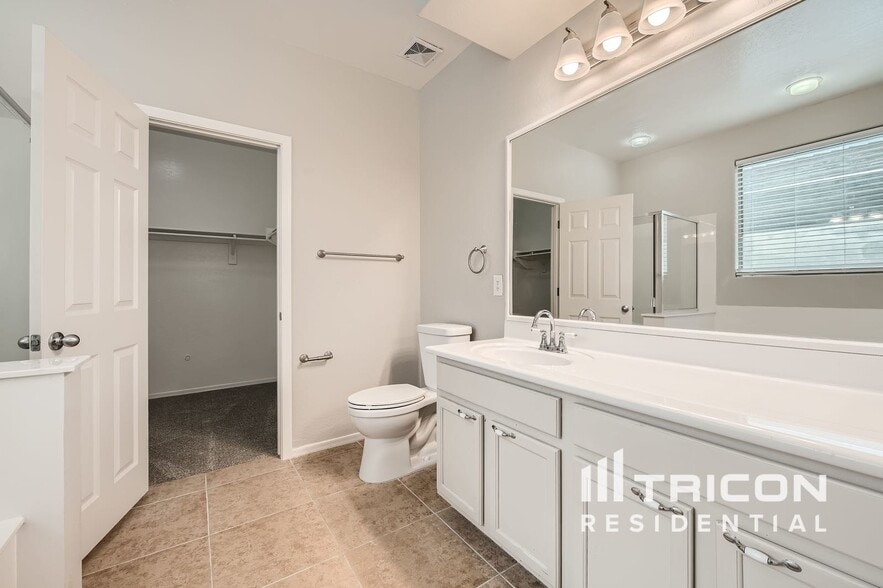Building Photo - 112 E Baja Pl