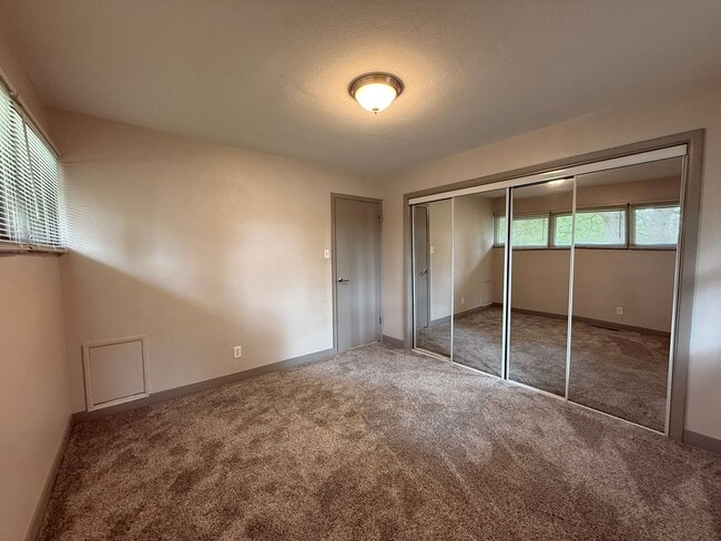 Building Photo - South Shores Ranch!  2 Bedroom, 1 Bath Rea...