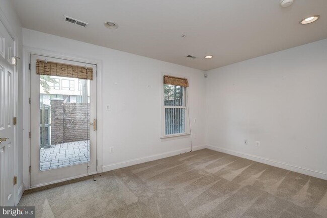 Building Photo - 1236 Harbor Island Walk