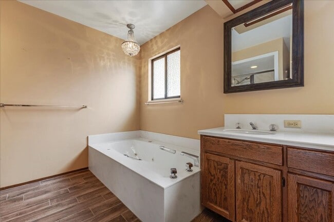 Building Photo - Sunny Carmel Two Bedroom - Carmel School D...