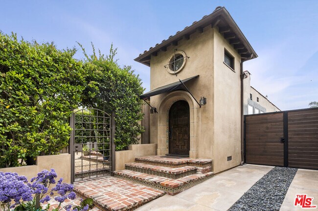 Building Photo - 435 Westmount Dr