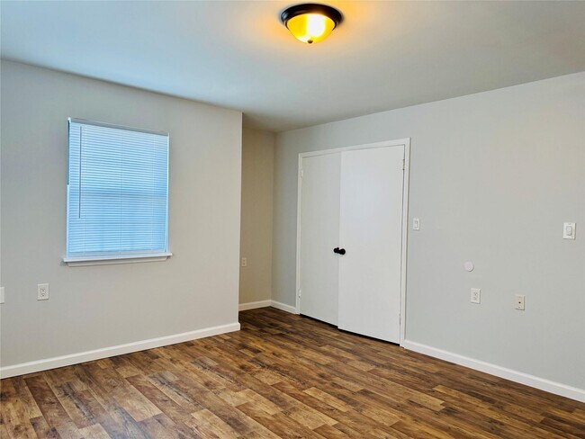 Building Photo - 100 Hillside Dr