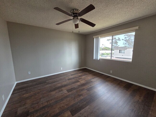 Building Photo - Spacious 1 Bedroom 1 Bath Upstairs Unit Apartment
