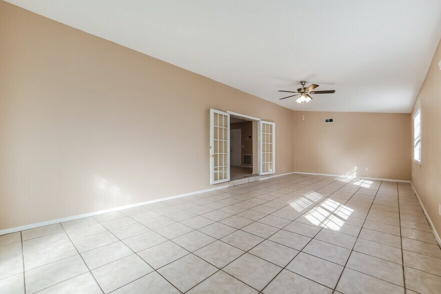 Building Photo - 1018 Pegel Ct