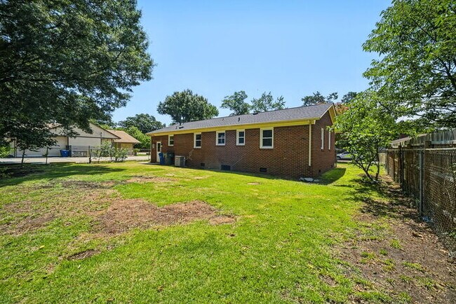 Building Photo - Recently Remodeled, Beautiful 3 Bedroom Home in Norfolk