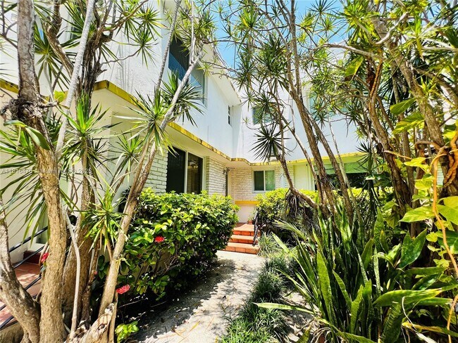 Primary Photo - 6941 Bay Dr