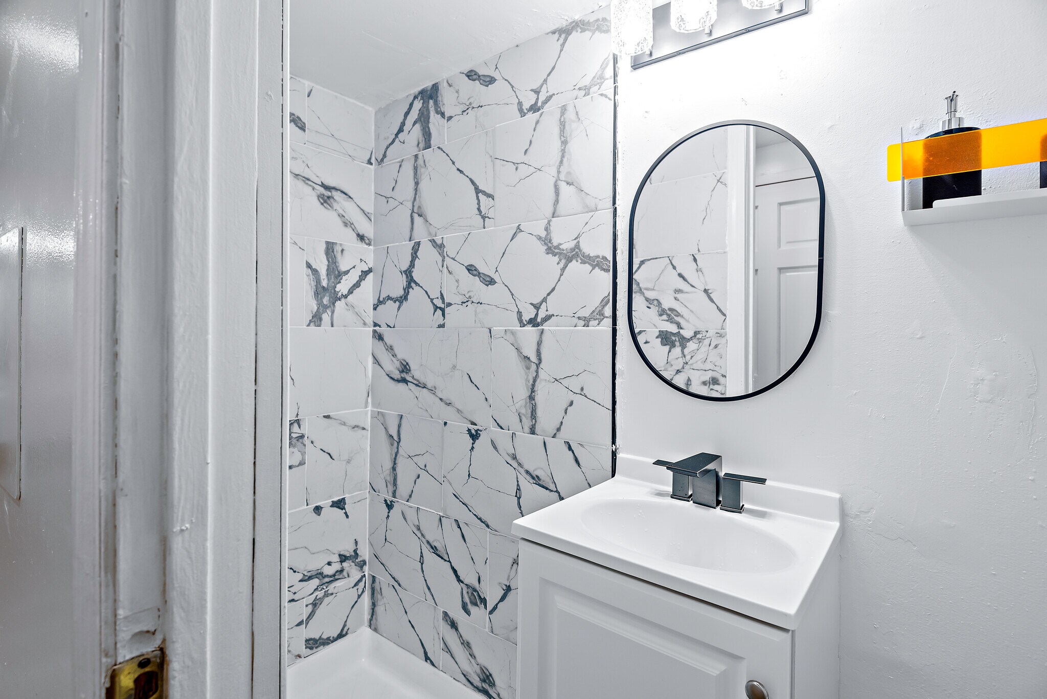 Shared Bathroom 2 - 1818 Saint Paul St