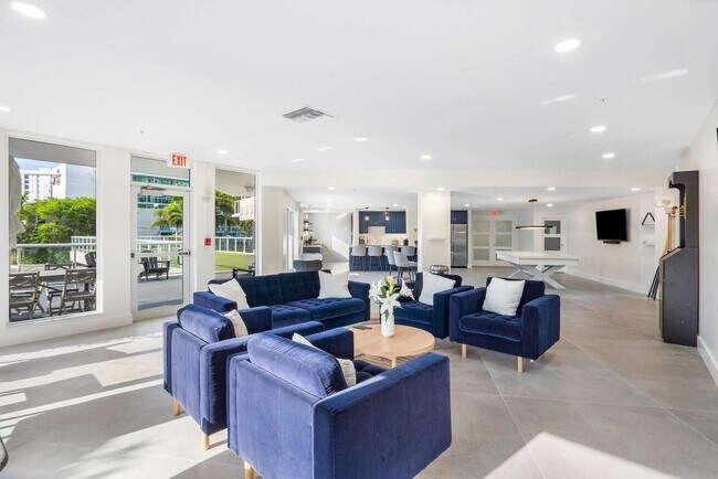 Building Photo - 3000 Holiday Dr