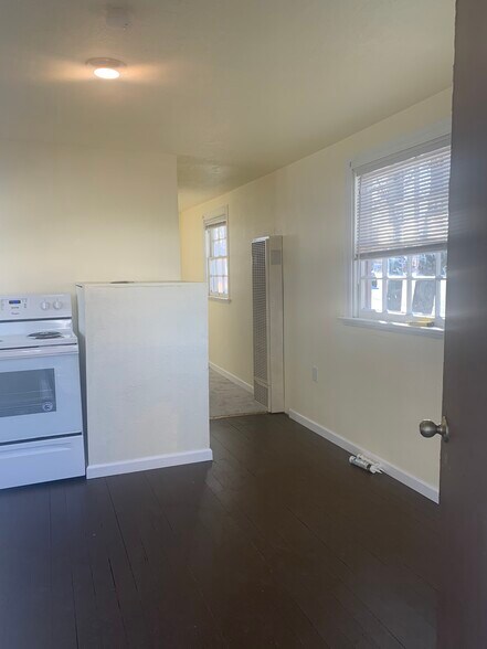 Building Photo - 1380 Dartmouth Ave
