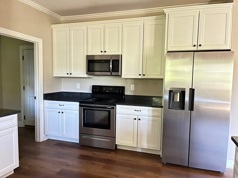 Building Photo - 3006 Vicksburg Rd