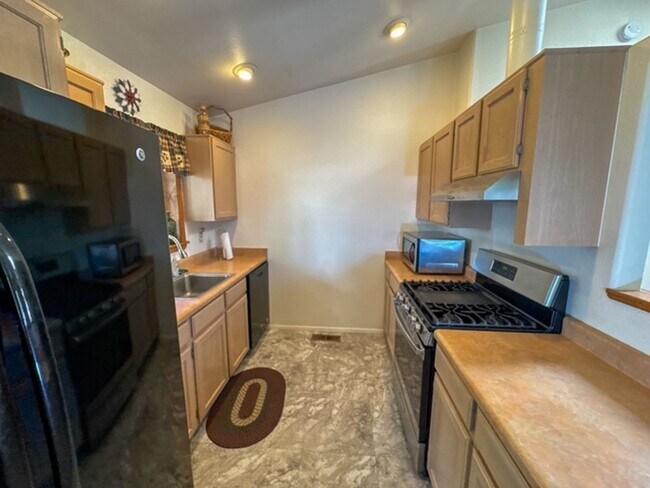 Building Photo - Rental In Munds Park