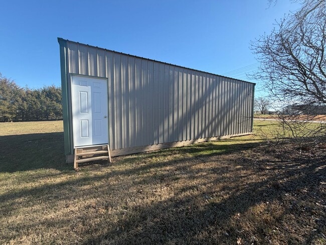 Building Photo - 2 Bed/1 bath House on 2 Acres!