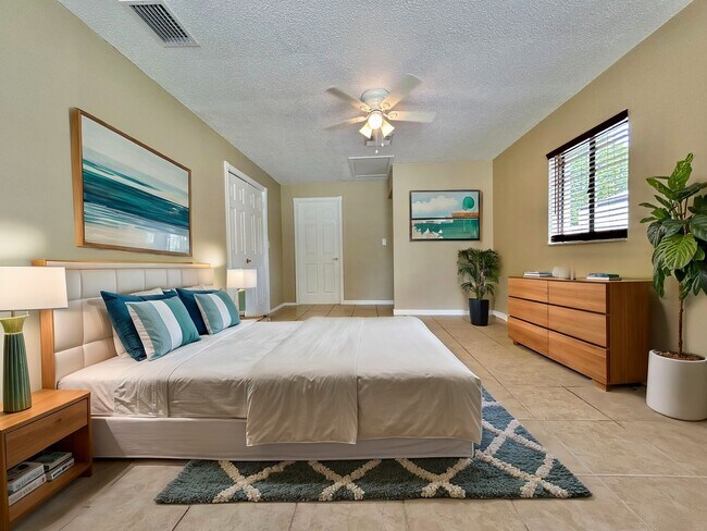 Building Photo - Stylishly upgraded 4Bedrooms/2Baths home in the heart of Winter Springs!