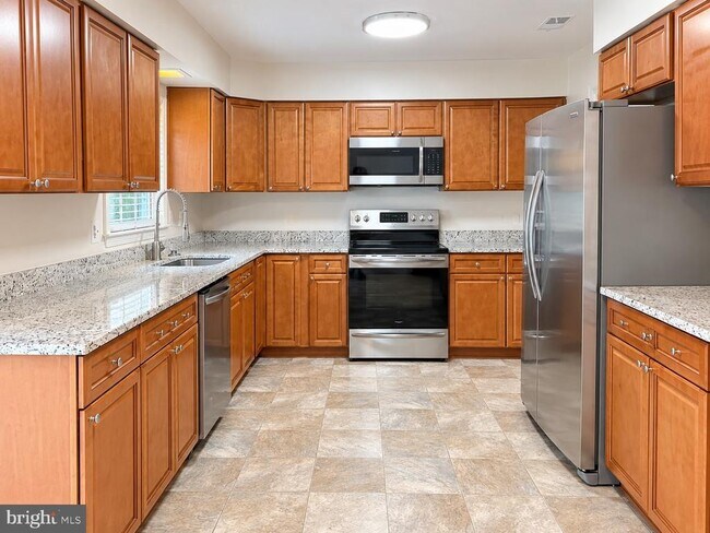 Building Photo - 6281 Rathlin Dr