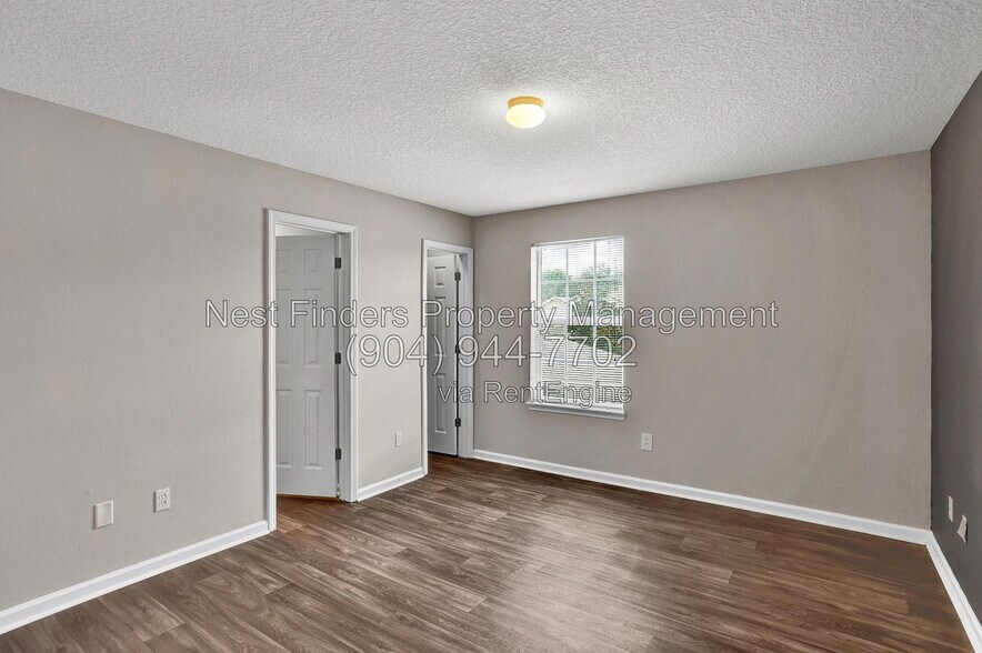 Building Photo - 518 Scrub Jay Dr