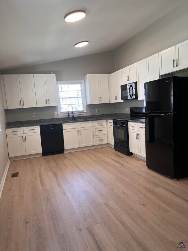 Building Photo - 202 Sherman St