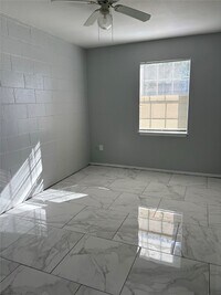 Building Photo - 149 Emerald Dr