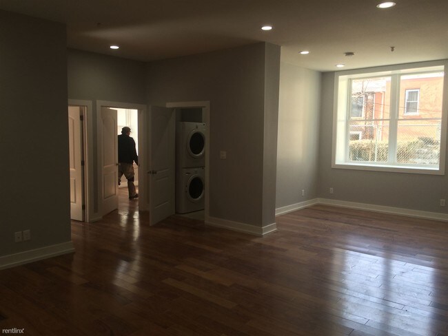 Building Photo - 2 br, 2 bath Apartment - The Sheba #5