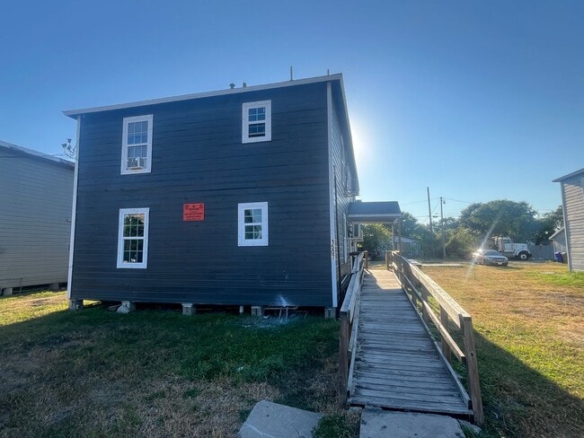 Primary Photo - One Bedroom One Bath with Washer and Dryer Included