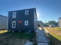Building Photo - One Bedroom One Bath with Washer and Dryer...