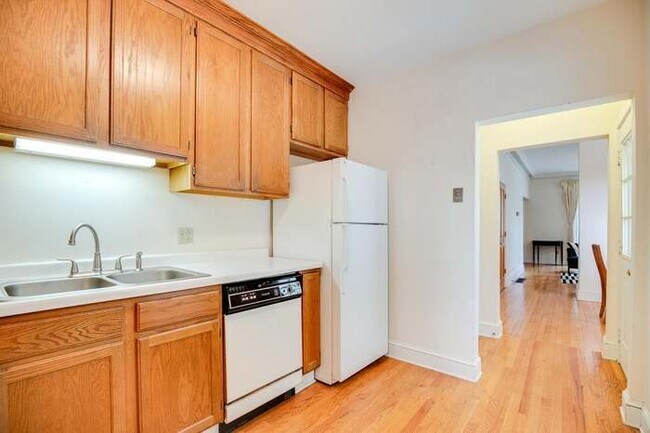 Kitchen - 601 5th St SE
