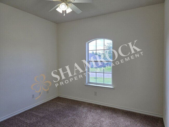 Building Photo - 3/2 Duplex in Surrey Ridge