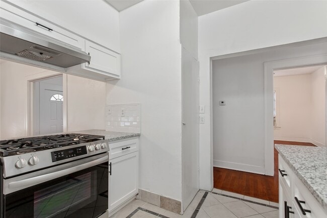 Building Photo - 5708 Live Oak St