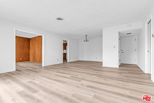 Building Photo - 732 Lorraine Blvd