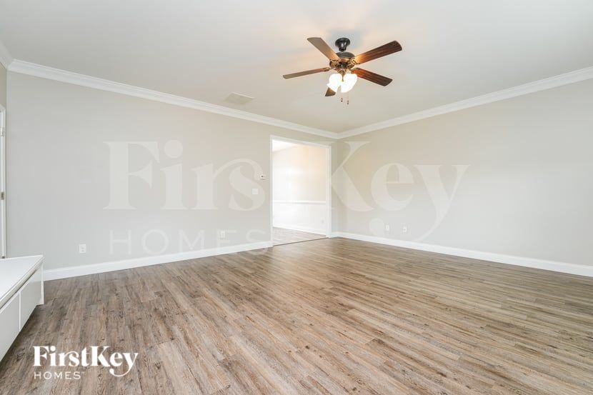 Building Photo - 1035 Sutherland Dr