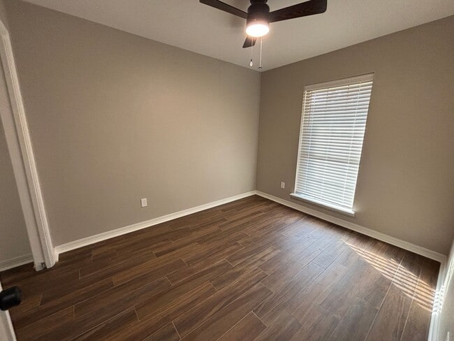 Building Photo - THIS HOME IS READY TO STEAL YOUR HEART WITH IT'S CHARM.