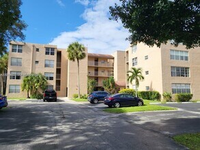 Building Photo - 9440 Live Oak Pl