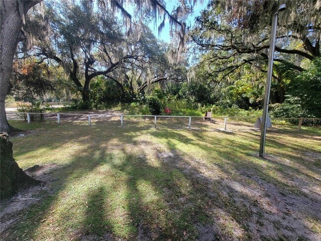 Building Photo - 400 Peters St