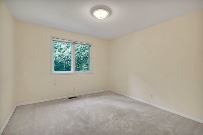 Building Photo - 16323 NE 50th Way