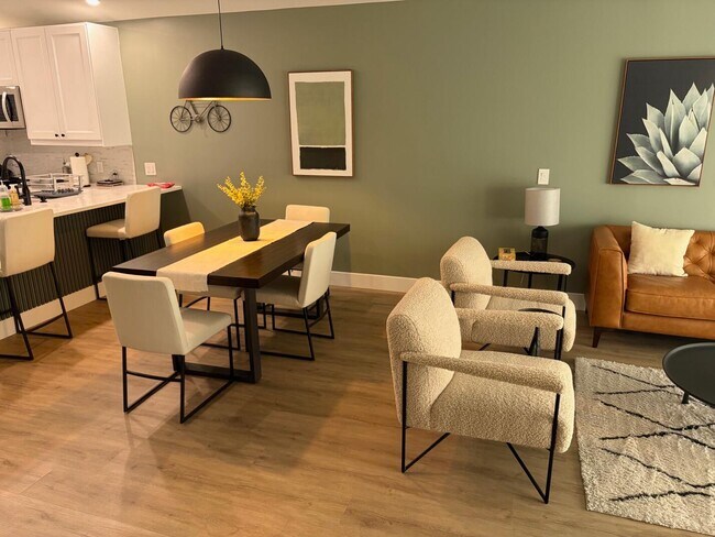 Building Photo - 202 Club Dr