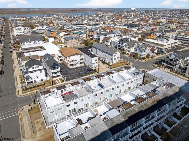 Building Photo - 9616 Pacific Ave