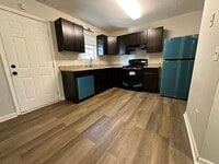 Building Photo - Large Upgraded Two Bedroom Townhome