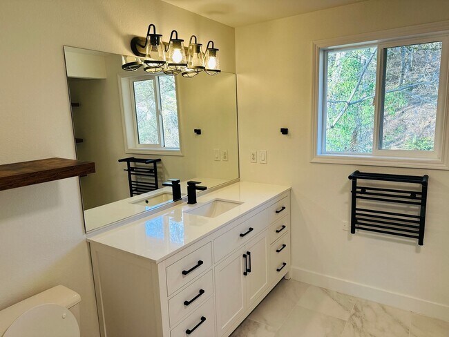 Building Photo - Charming Newly Remodeled Acreage Home