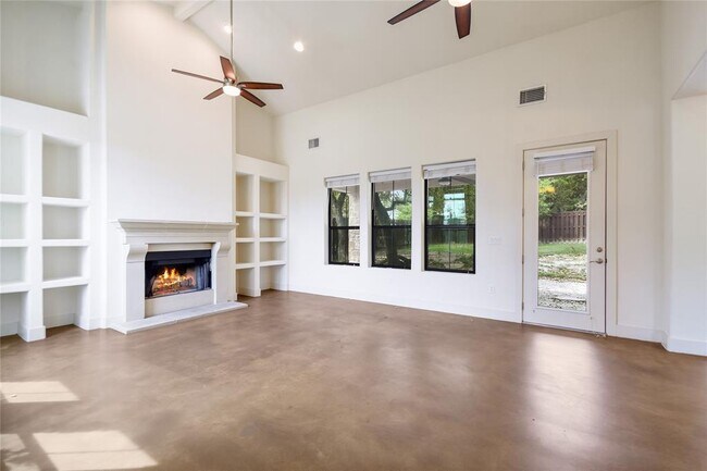 Building Photo - 18400 Lakepoint Cove