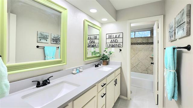 Building Photo - 1911 Greenhaven Dr