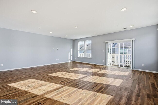 Building Photo - 9701 Tealbriar Dr