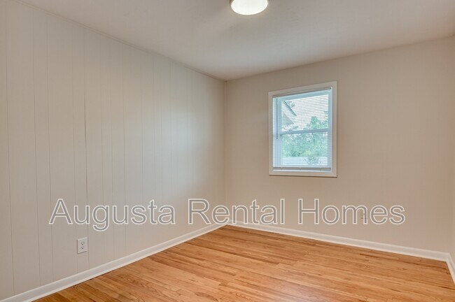 Building Photo - 1406 Ridgewood Dr