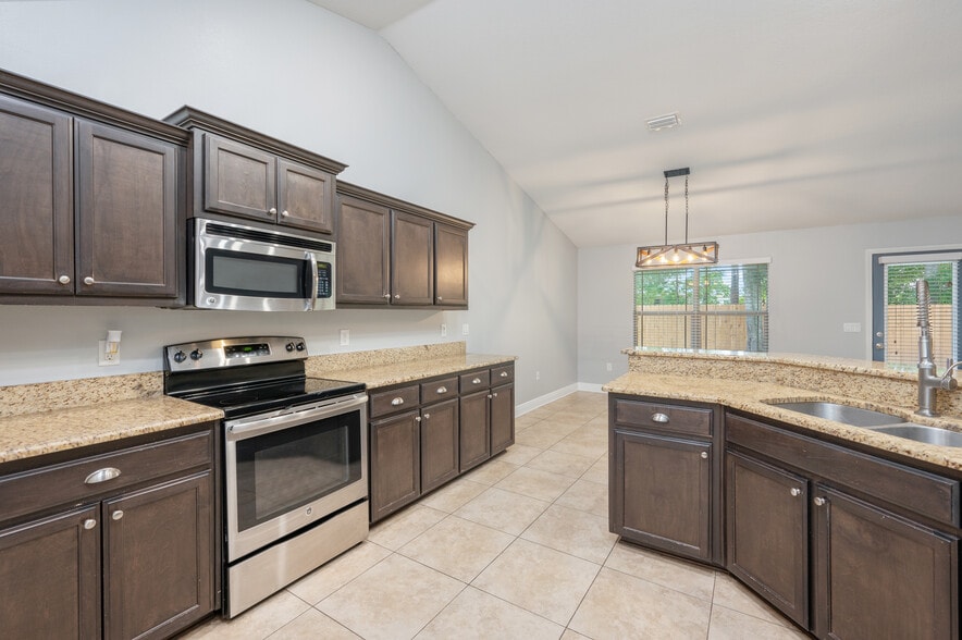 Building Photo - 147 Strike Eagle Dr
