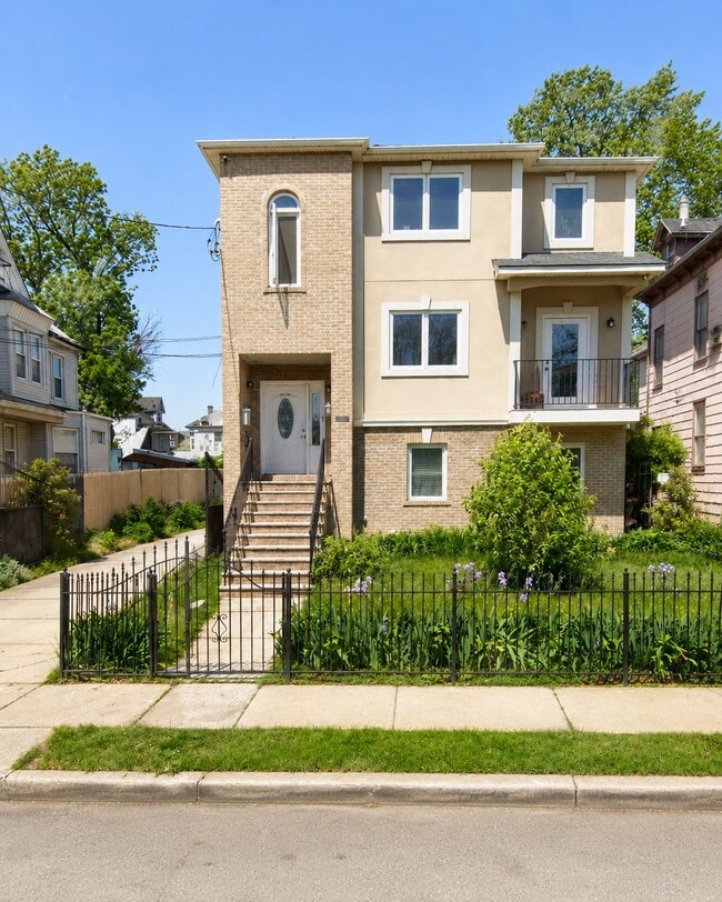 Building Photo - 204-206-206 N 7th St