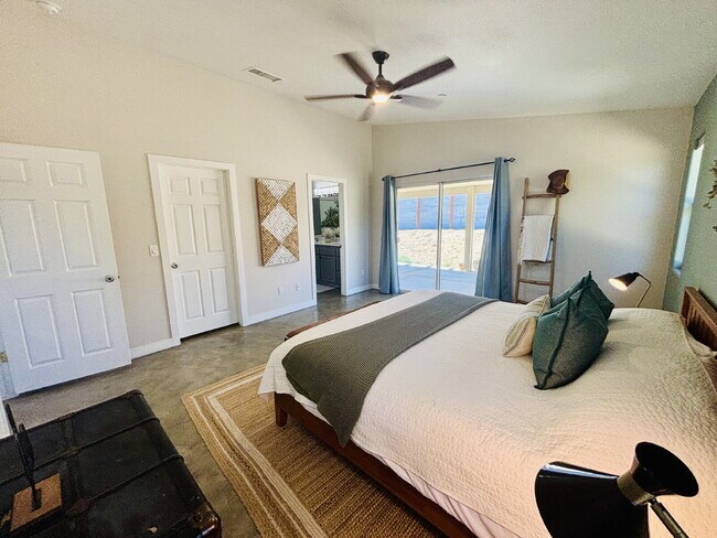 Building Photo - Rare Opportunity for Spacious, Modern Sout...