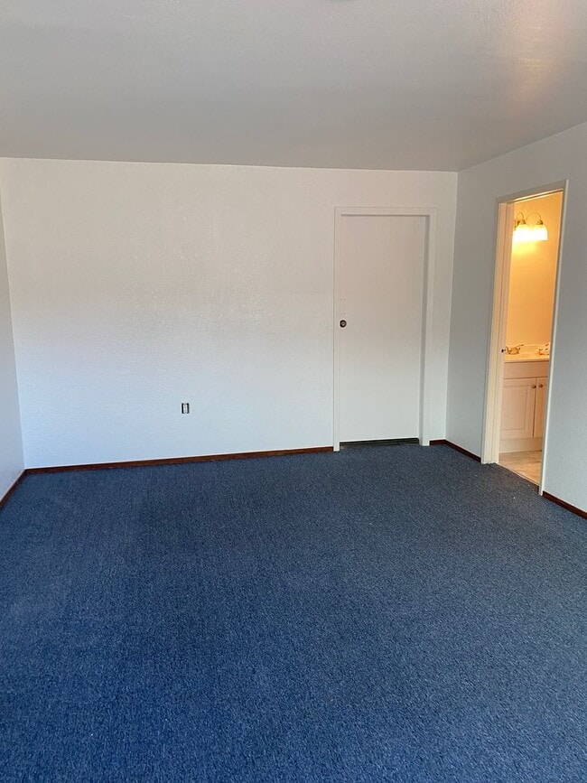 Building Photo - Charming Granny Unit in the Heart of the E...