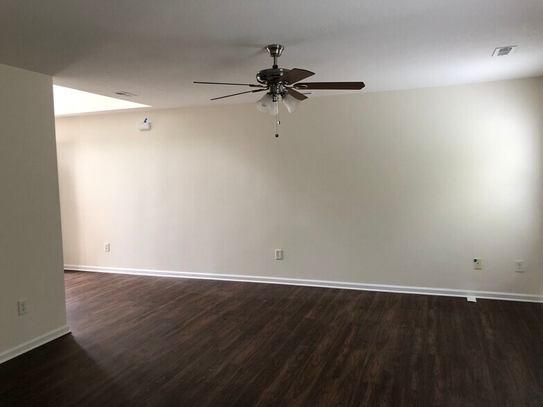 Building Photo - 15634 Lakepoint Forest Dr