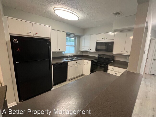 Building Photo - 3 br, 3 bath House - 717 Pinewood Dr