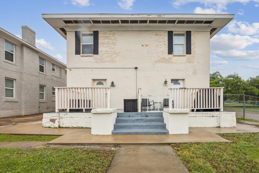 Building Photo - 2737 Purington Ave