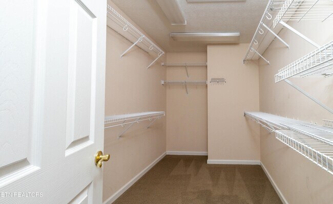 Building Photo - 2084 Allenridge Dr