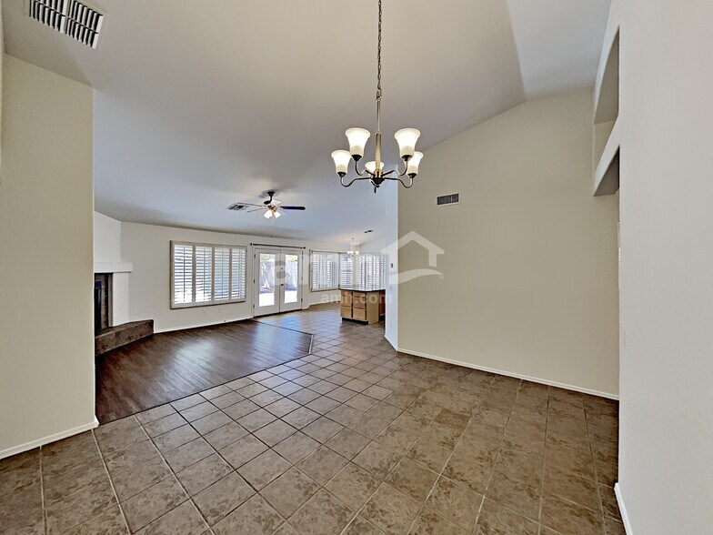 Building Photo - 12729 W Earll Dr